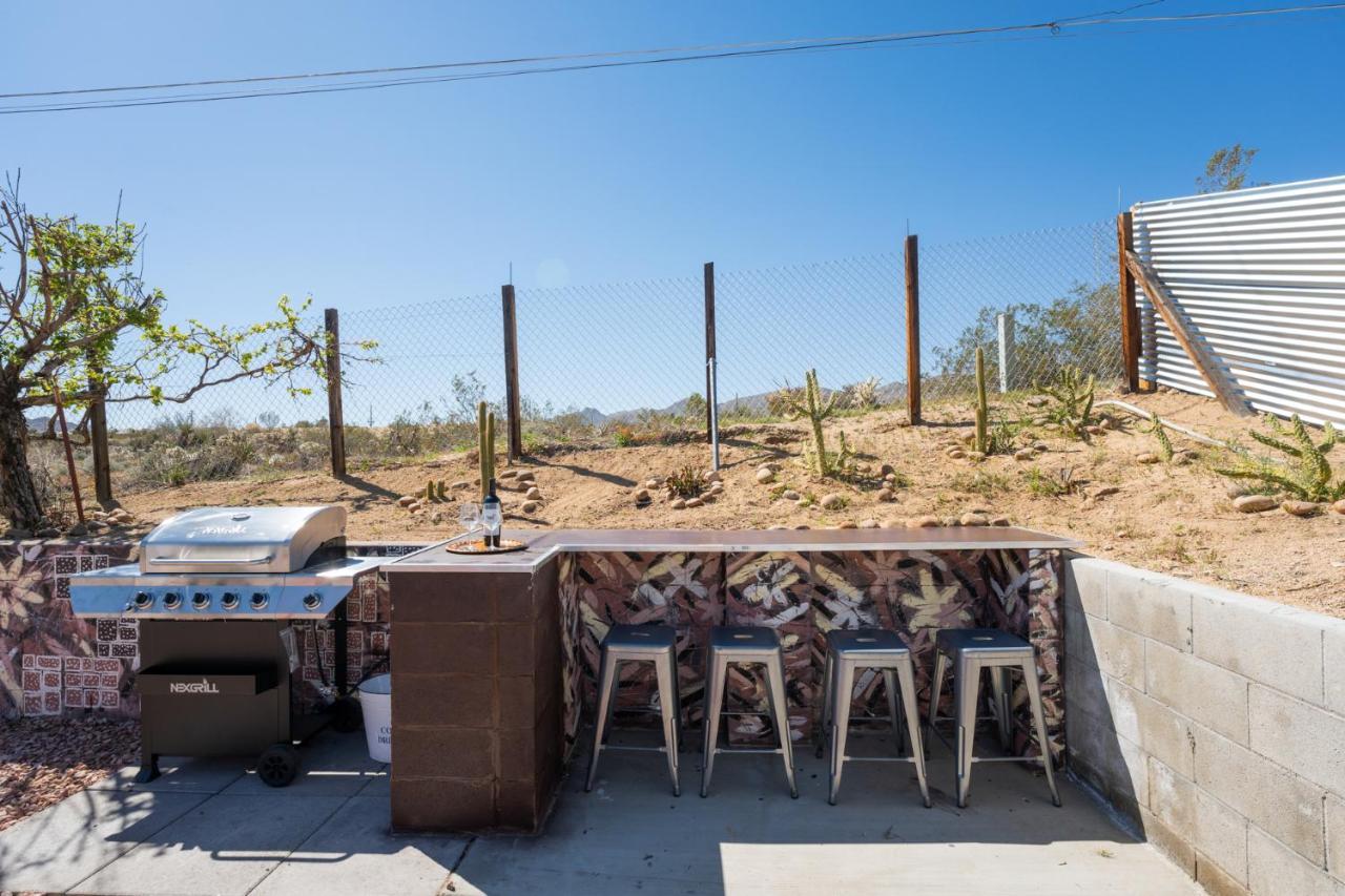 约书亚树Hot Tub, Games, King Bed, Fire Pit, Bbq Grill, Minutes From National Park And Views别墅 外观 照片