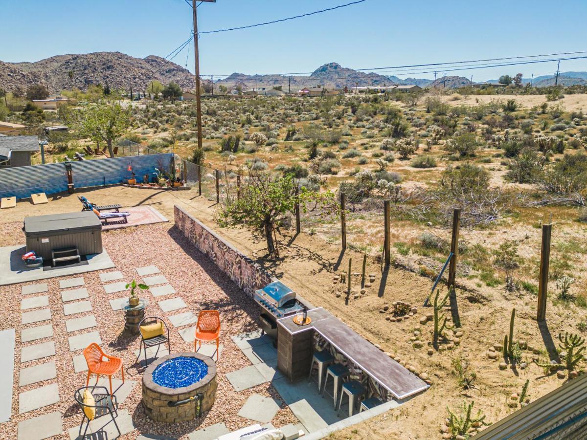 约书亚树Hot Tub, Games, King Bed, Fire Pit, Bbq Grill, Minutes From National Park And Views别墅 外观 照片