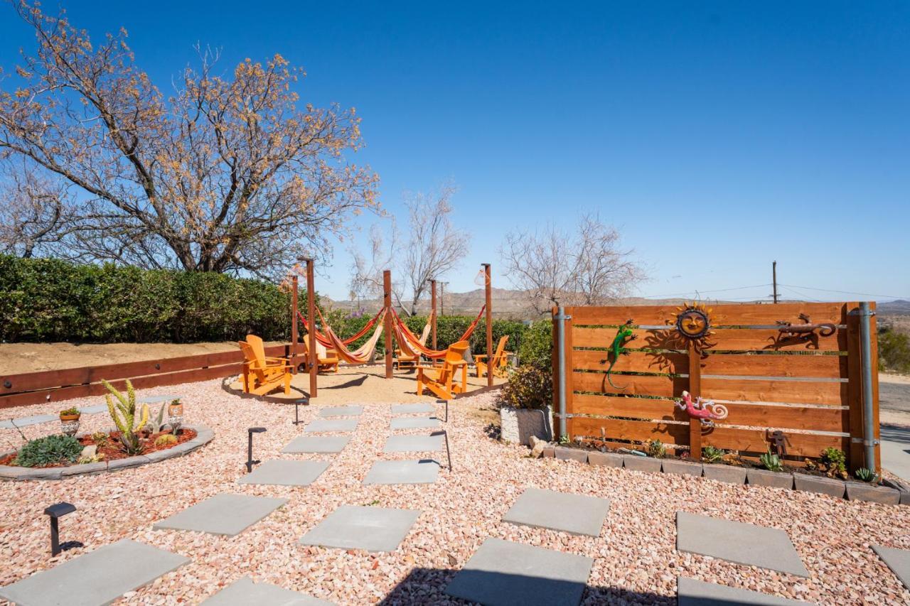 约书亚树Hot Tub, Games, King Bed, Fire Pit, Bbq Grill, Minutes From National Park And Views别墅 外观 照片