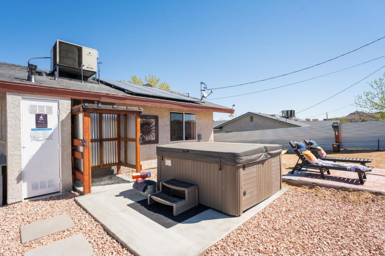约书亚树Hot Tub, Games, King Bed, Fire Pit, Bbq Grill, Minutes From National Park And Views别墅 外观 照片
