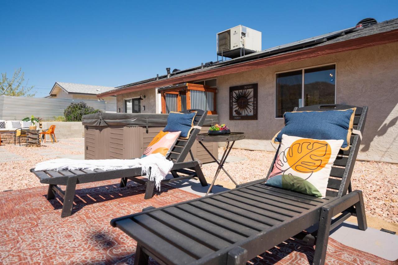 约书亚树Hot Tub, Games, King Bed, Fire Pit, Bbq Grill, Minutes From National Park And Views别墅 外观 照片