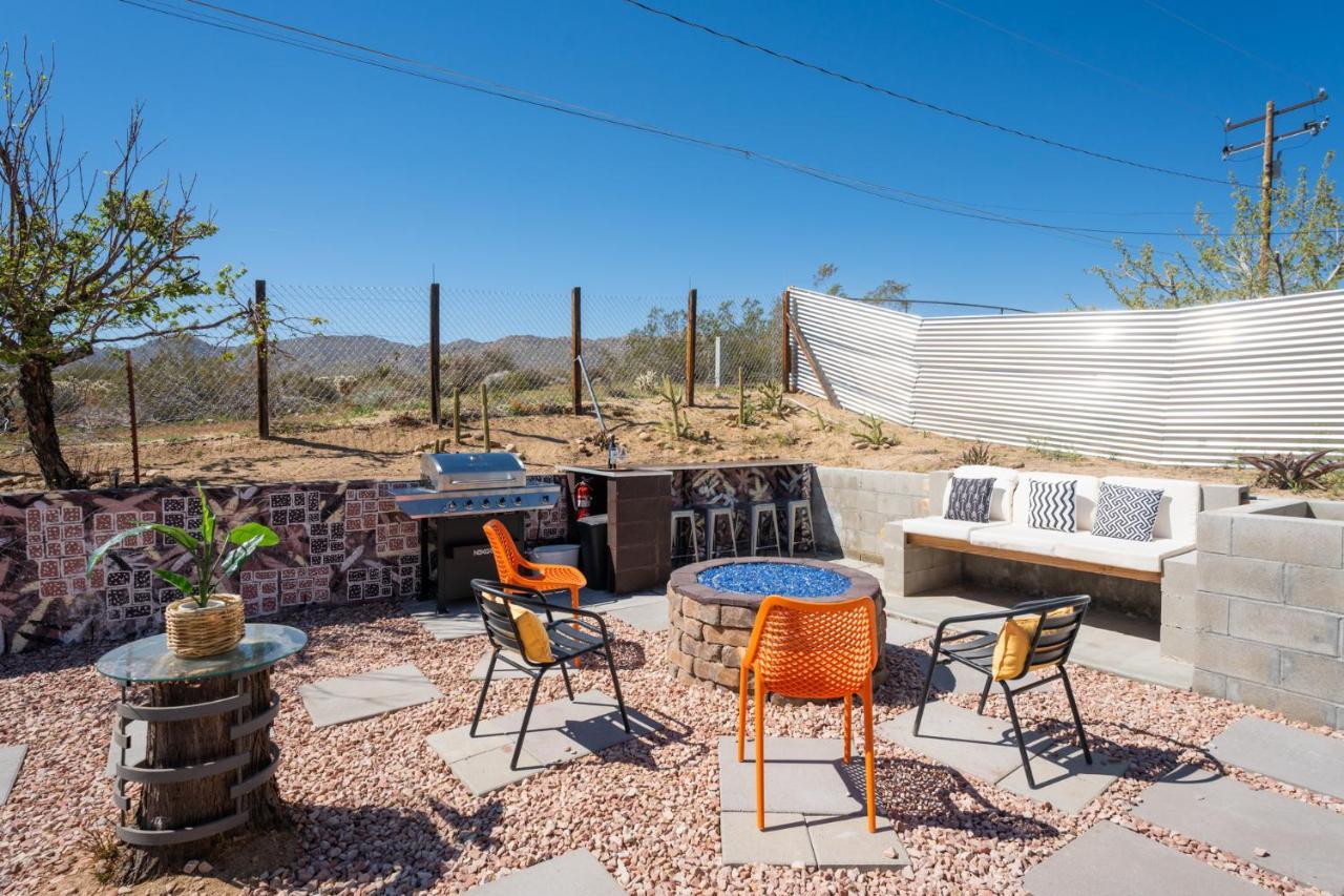约书亚树Hot Tub, Games, King Bed, Fire Pit, Bbq Grill, Minutes From National Park And Views别墅 外观 照片