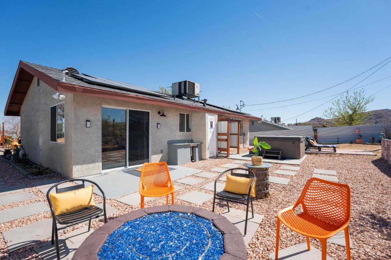 约书亚树Hot Tub, Games, King Bed, Fire Pit, Bbq Grill, Minutes From National Park And Views别墅 外观 照片